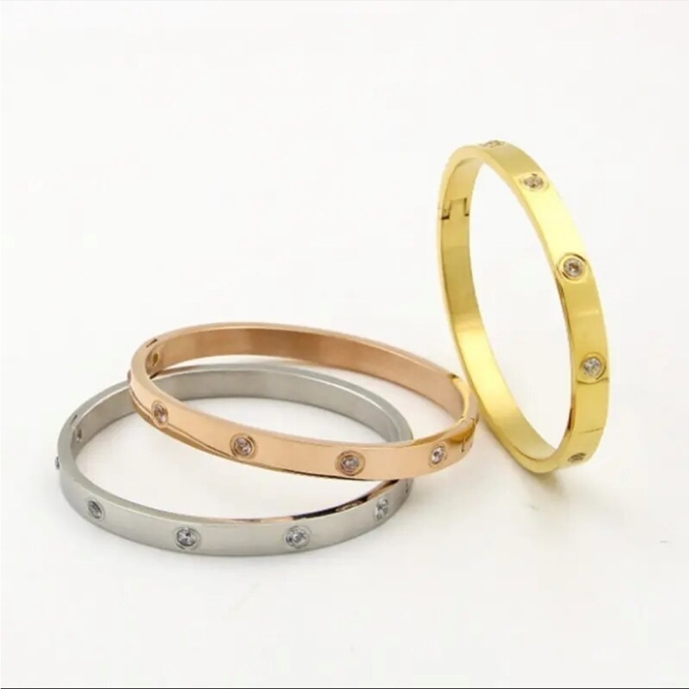 Love Bangle Round Diamond Bangle Bracelet - Picture 13 of 14